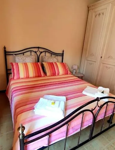 Bebe Apartment, Apartament *